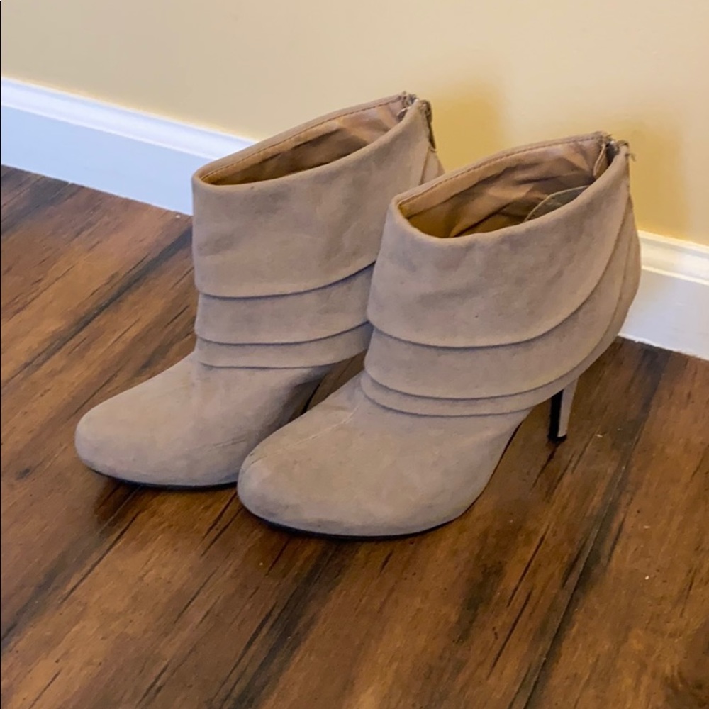 Forever 21 suede tan heel booties